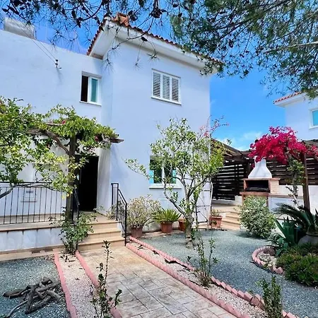Protaras 3-bedroom Villa Paralimni